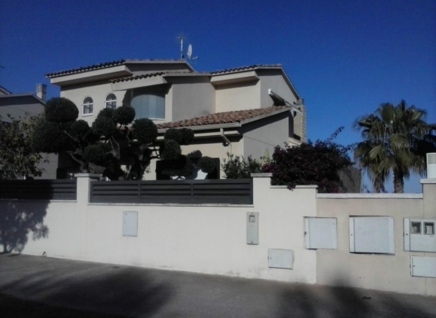Sale - Chalet -
Calafell