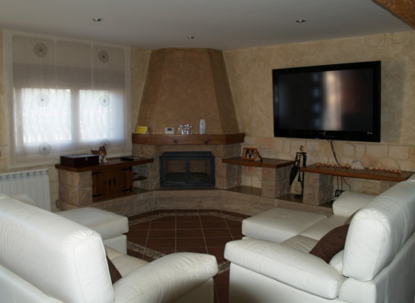 Sale - Chalet -
Cubellas