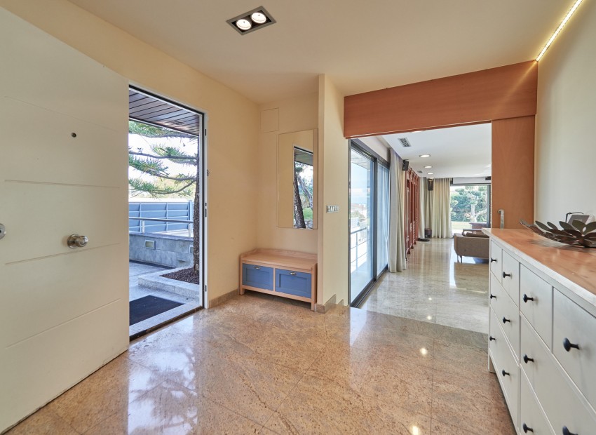 Sale - Chalet -
Cunit