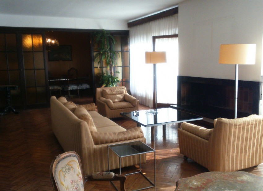 Sale - Piso -
Barcelona