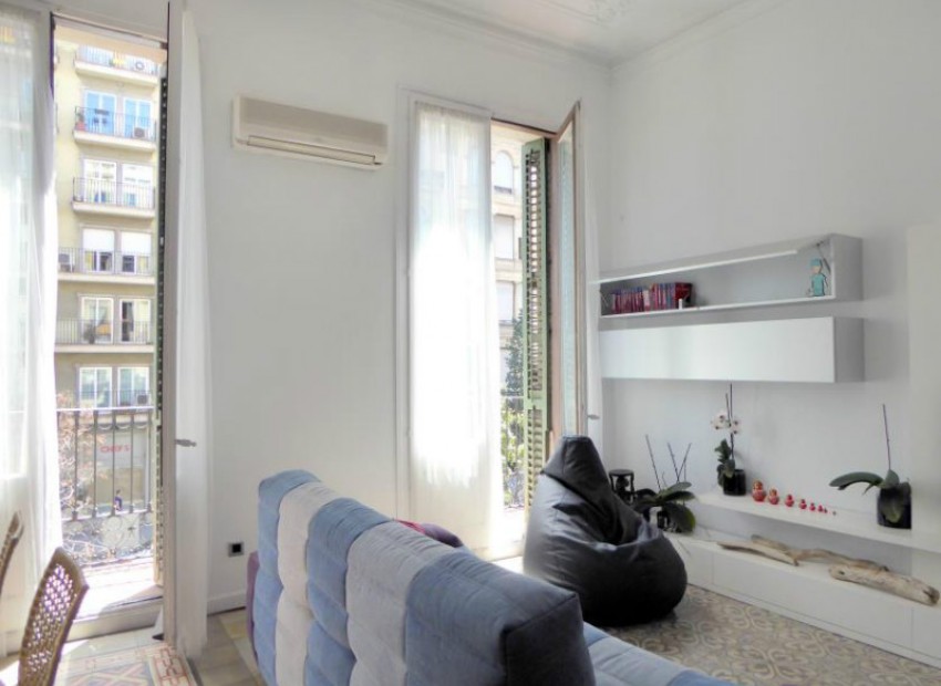 Sale - Piso -
Barcelona
