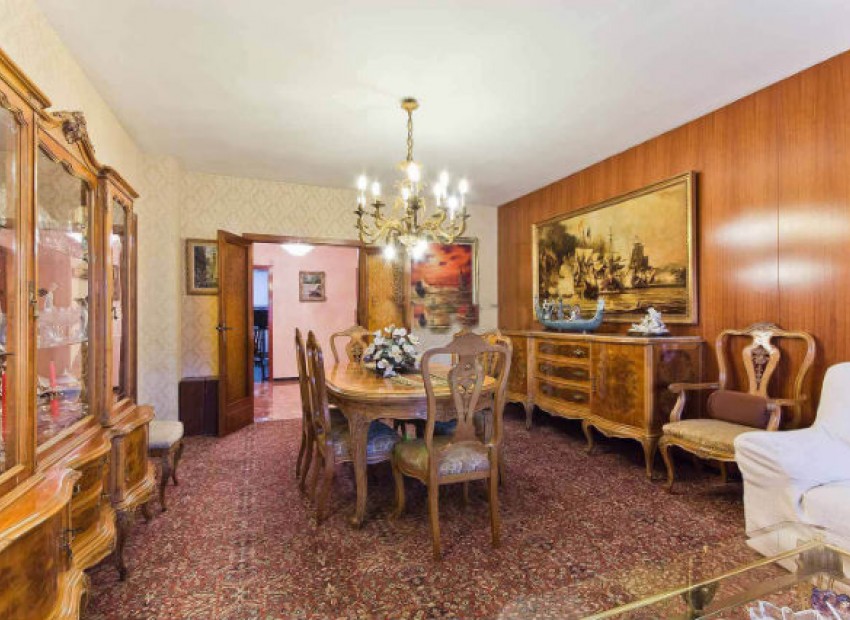 Sale - Piso -
Eixample