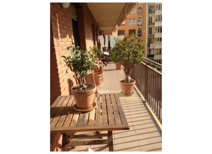 Sale - Piso -
Eixample