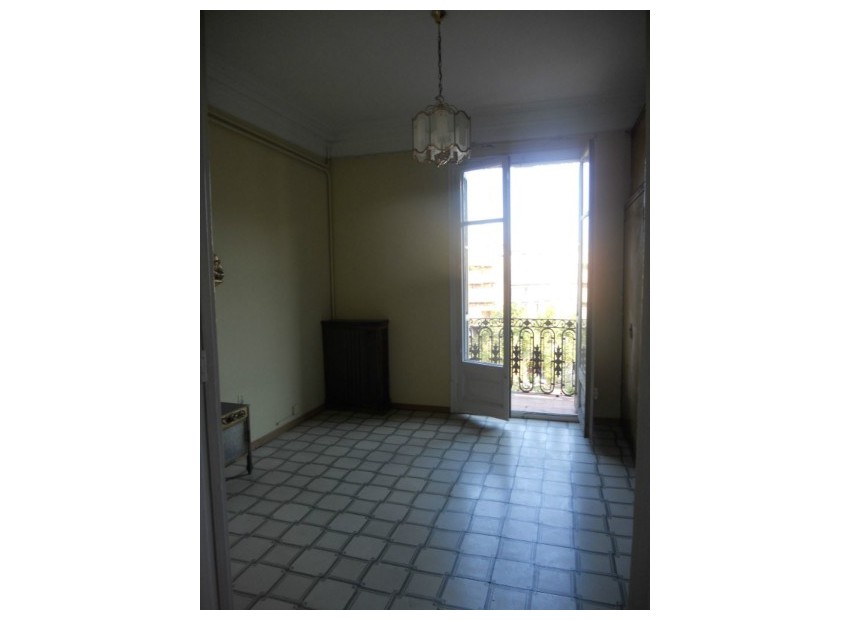 Sale - Piso -
Eixample