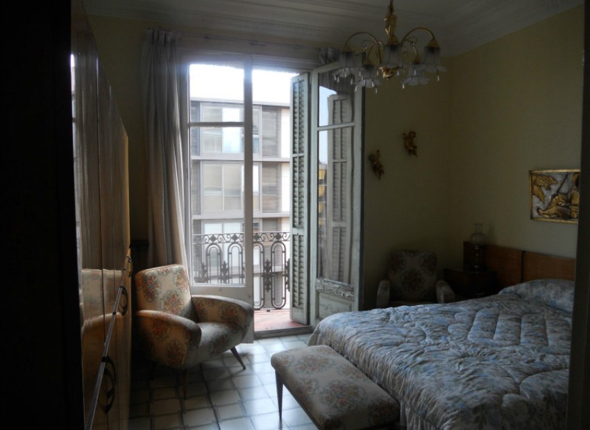 Sale - Piso -
Eixample