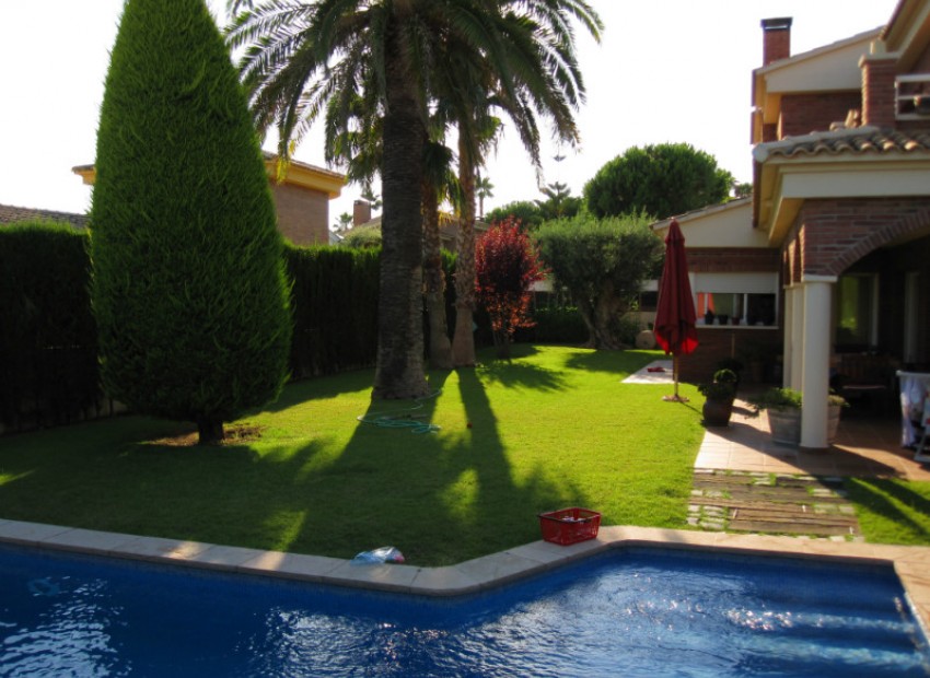 Venda - Chalet -
Calafell