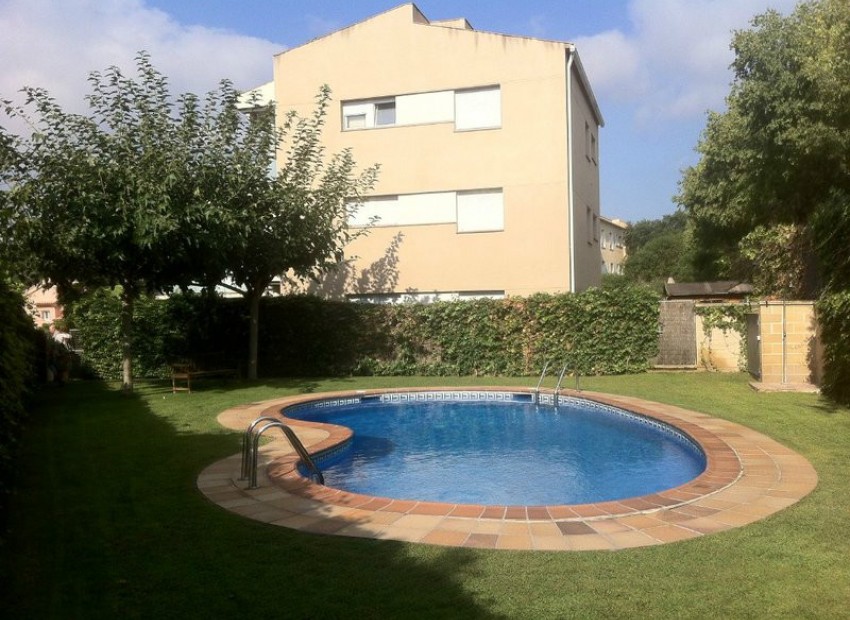 Venda - Piso -
Patja de Aro - Sant Feliu de Guixols - Sant Antoni de Calonge - Costa