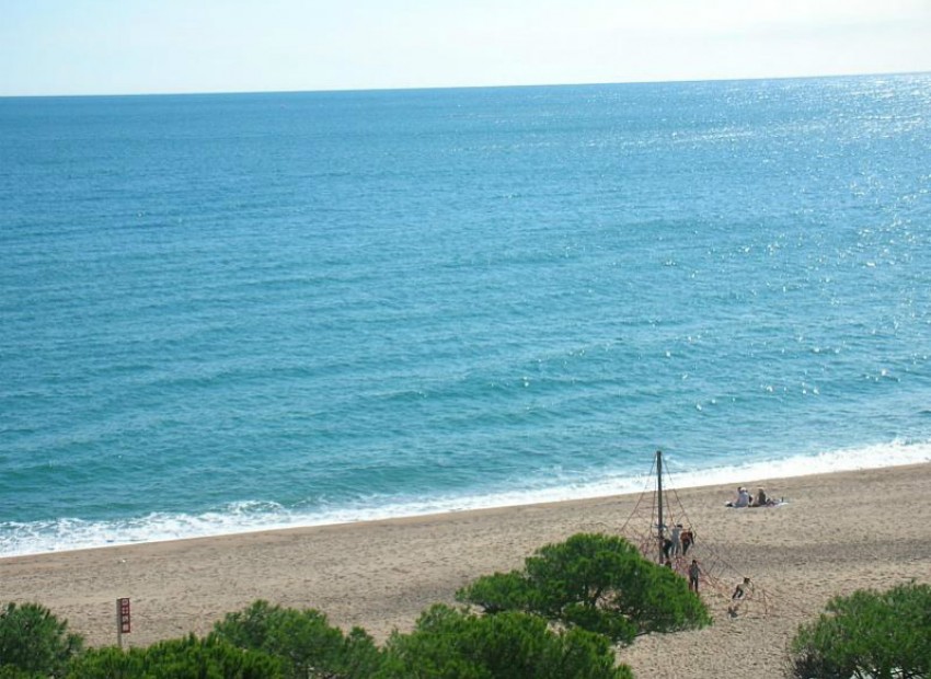 Venda - Piso -
Patja de Aro - Sant Feliu de Guixols - Sant Antoni de Calonge - Costa