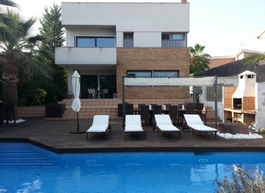 Venta - Chalet -
Barcelona