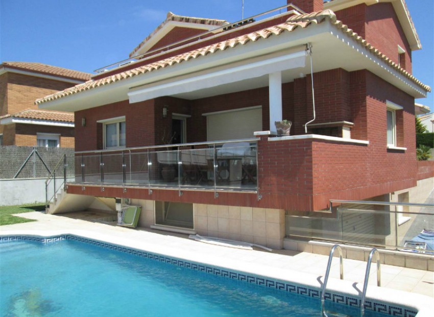 Venta - Chalet -
Calafell