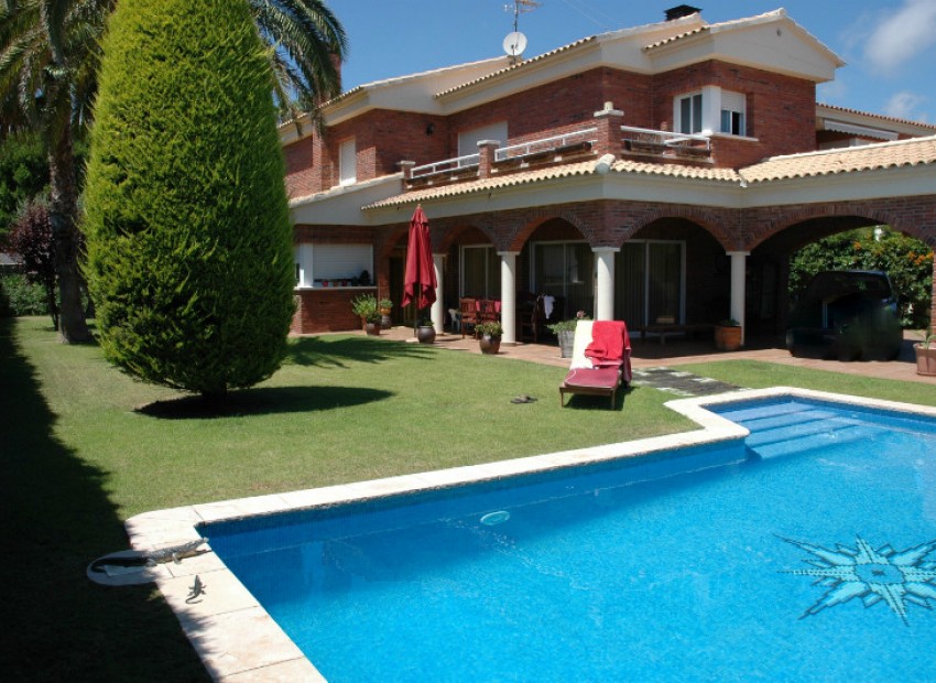 Venta - Chalet -
Calafell