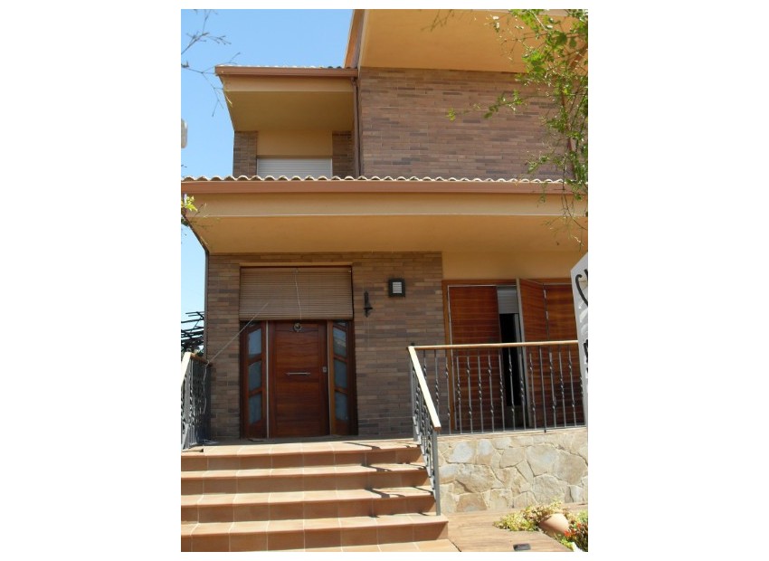 Venta - Chalet -
Calafell