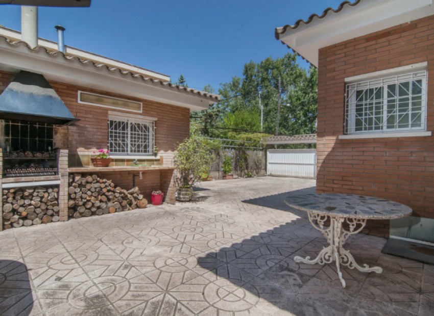 Venta - Chalet -
Castelldefels