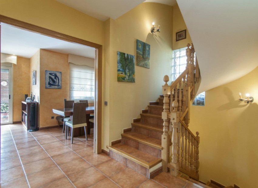 Venta - Chalet -
Castelldefels