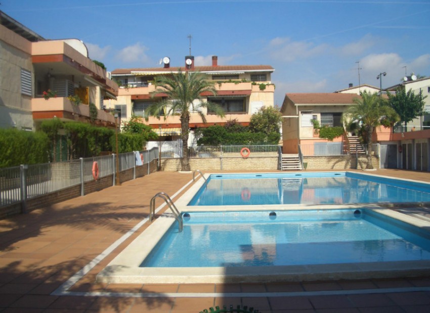 Venta - Piso -
Coma Ruga