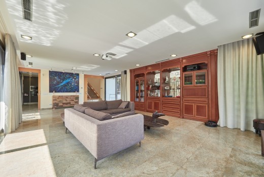 Sale - Chalet -
Cunit