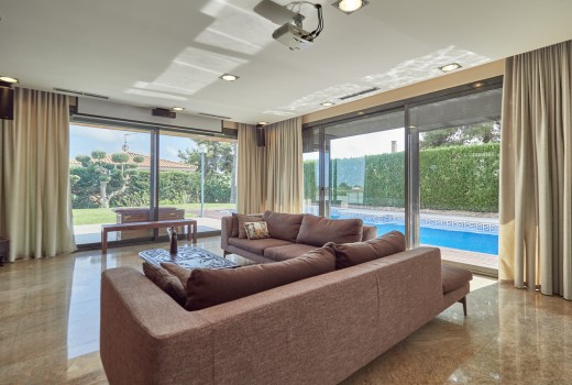Sale - Chalet -
Cunit