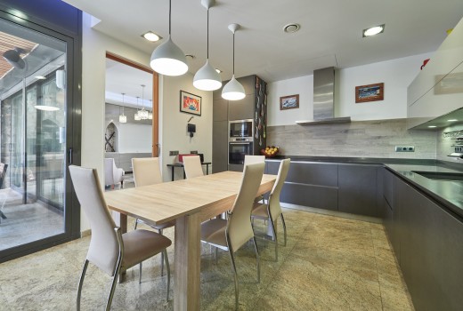 Sale - Chalet -
Cunit