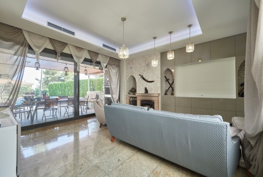 Sale - Chalet -
Cunit