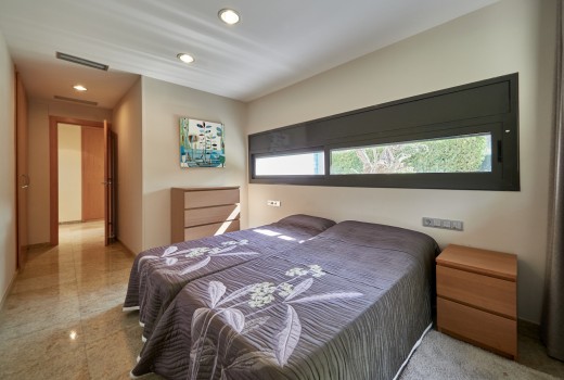 Sale - Chalet -
Cunit
