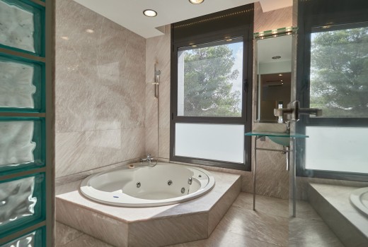 Sale - Chalet -
Cunit