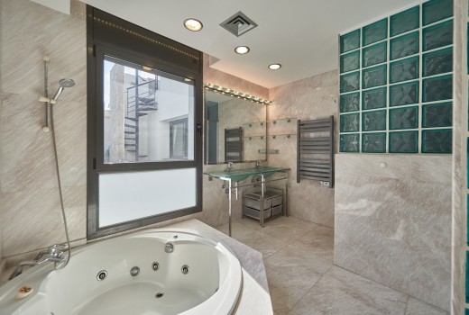 Sale - Chalet -
Cunit