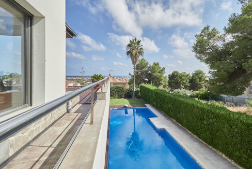 Sale - Chalet -
Cunit