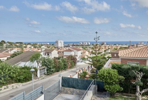 Sale - Chalet -
Cunit