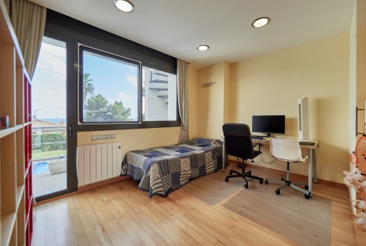 Sale - Chalet -
Cunit