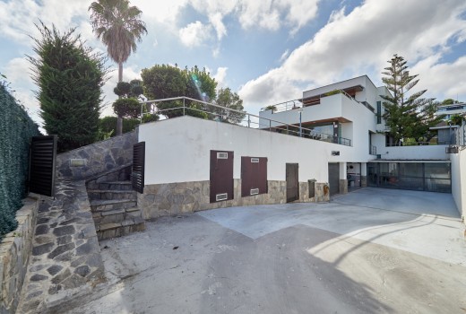Sale - Chalet -
Cunit