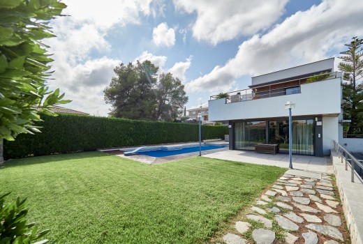 Sale - Chalet -
Cunit