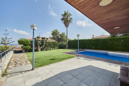 Sale - Chalet -
Cunit