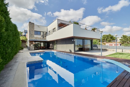 Sale - Chalet -
Cunit