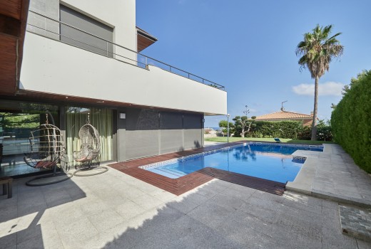Sale - Chalet -
Cunit
